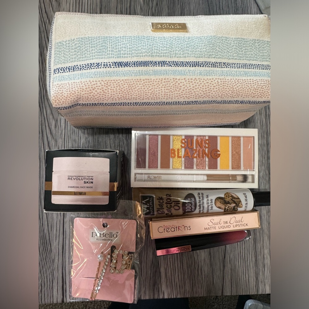 Mystery Beauty Box - Assorted Makeup, skincare & accessories SEE EXAMPLE PHOTOS - Picture 2 of 11